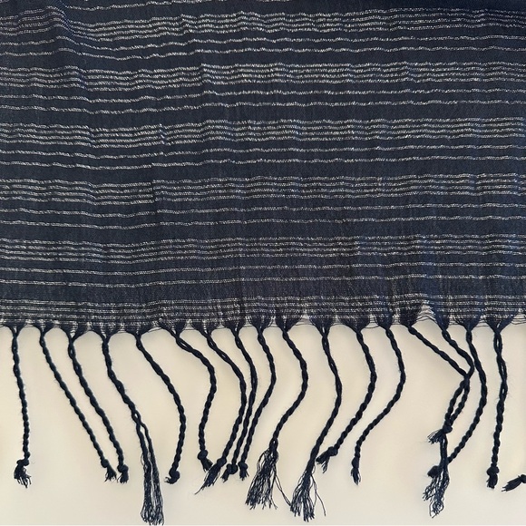 Calvin Klein | Classic Navy & Silver Scarf / Shawl / Wrap - Picture 10 of 16